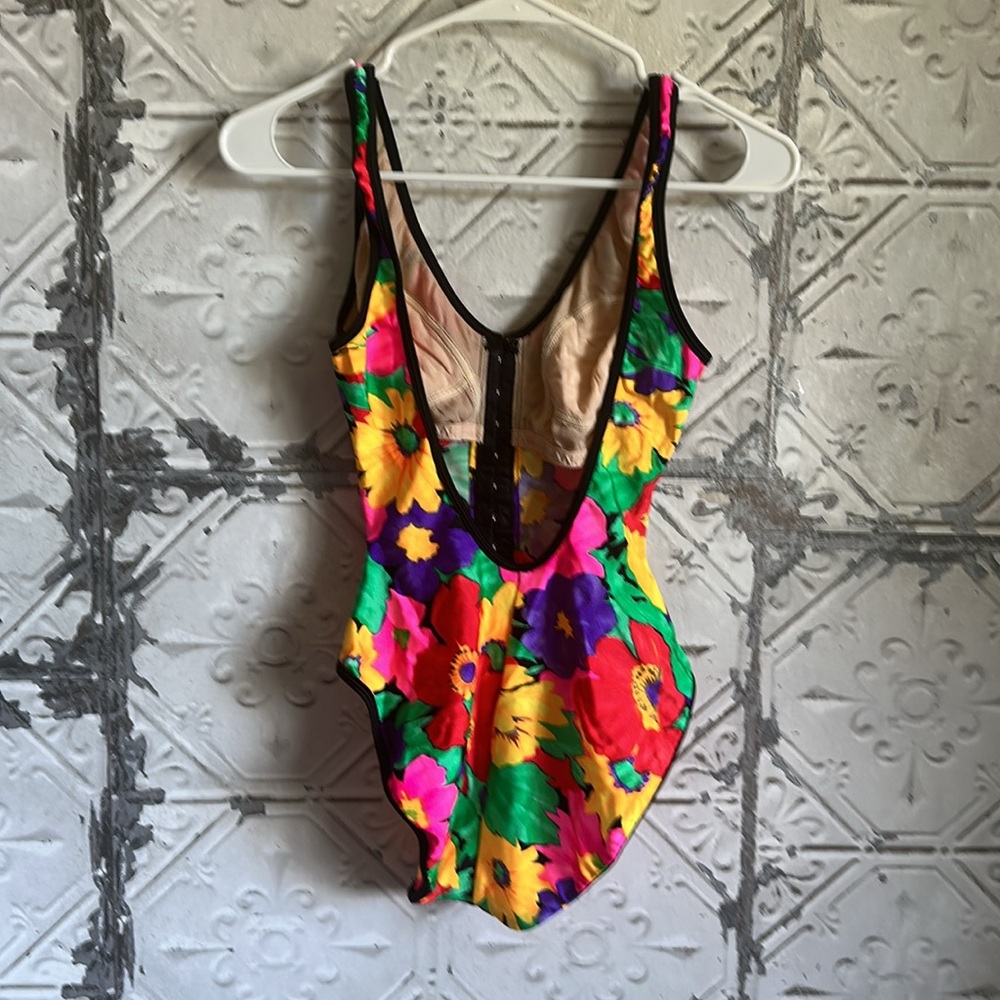 La Blanca vintage 80s Colorful Floral Swimsuit - Picture 3 of 7